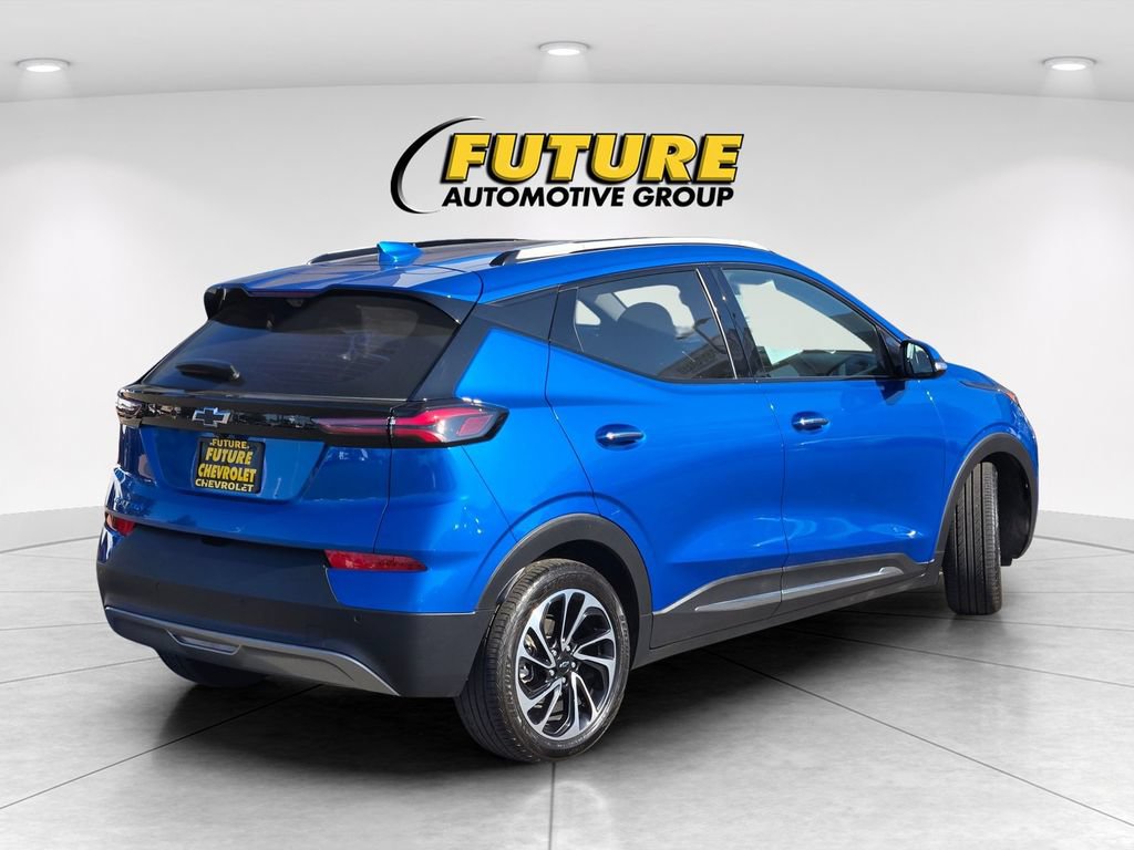 Certified 2022 Chevrolet Bolt EUV Premier w/ Sun & Sound Package FWD image 4