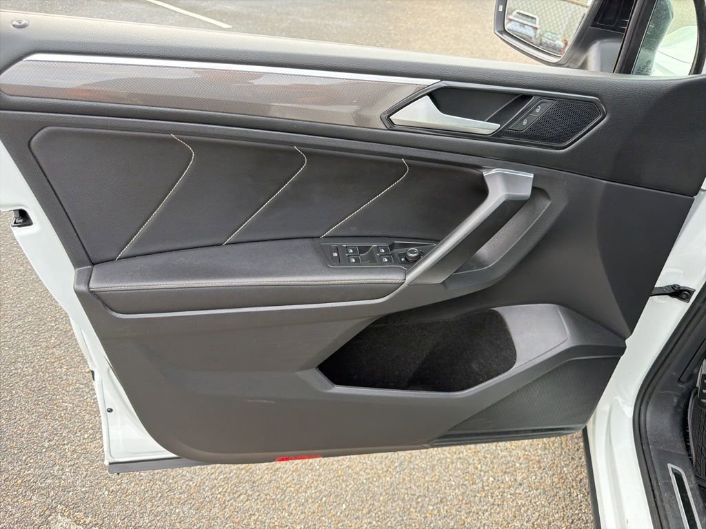 Used 2022 Volkswagen Tiguan SE R-Line image 20