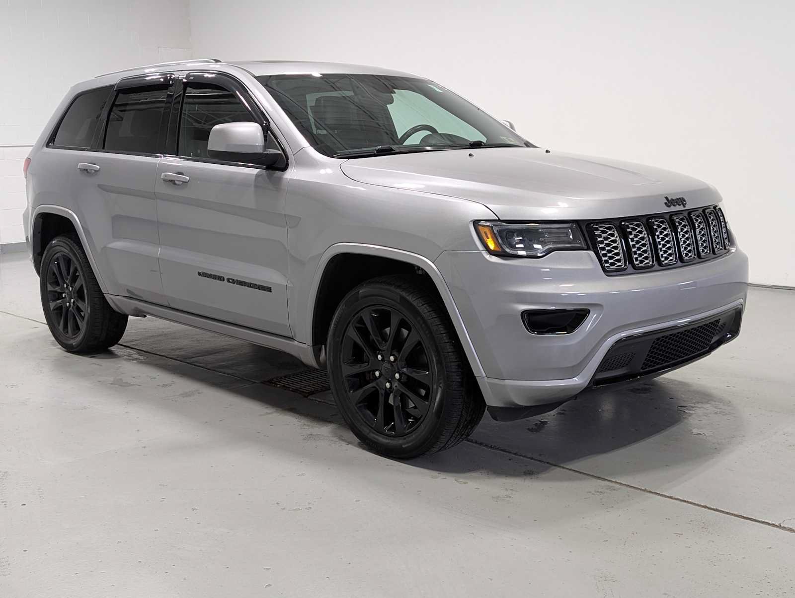 Used 2021 Jeep Grand Cherokee Laredo X AWD/4WD image 6