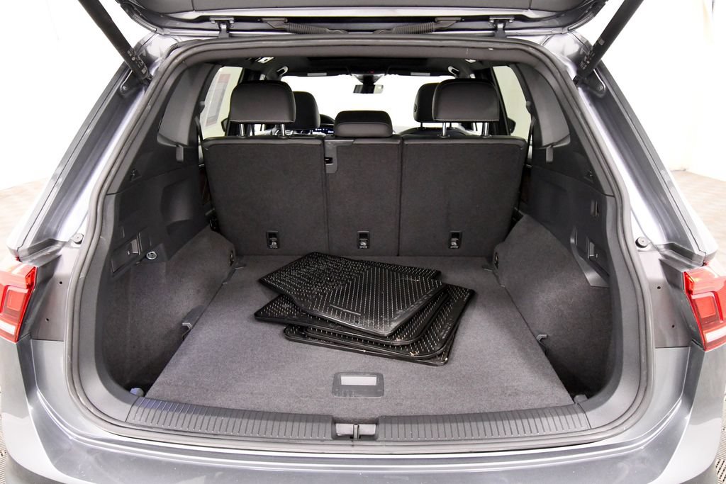 Used 2022 Volkswagen Tiguan SEL R-Line AWD/4WD image 6