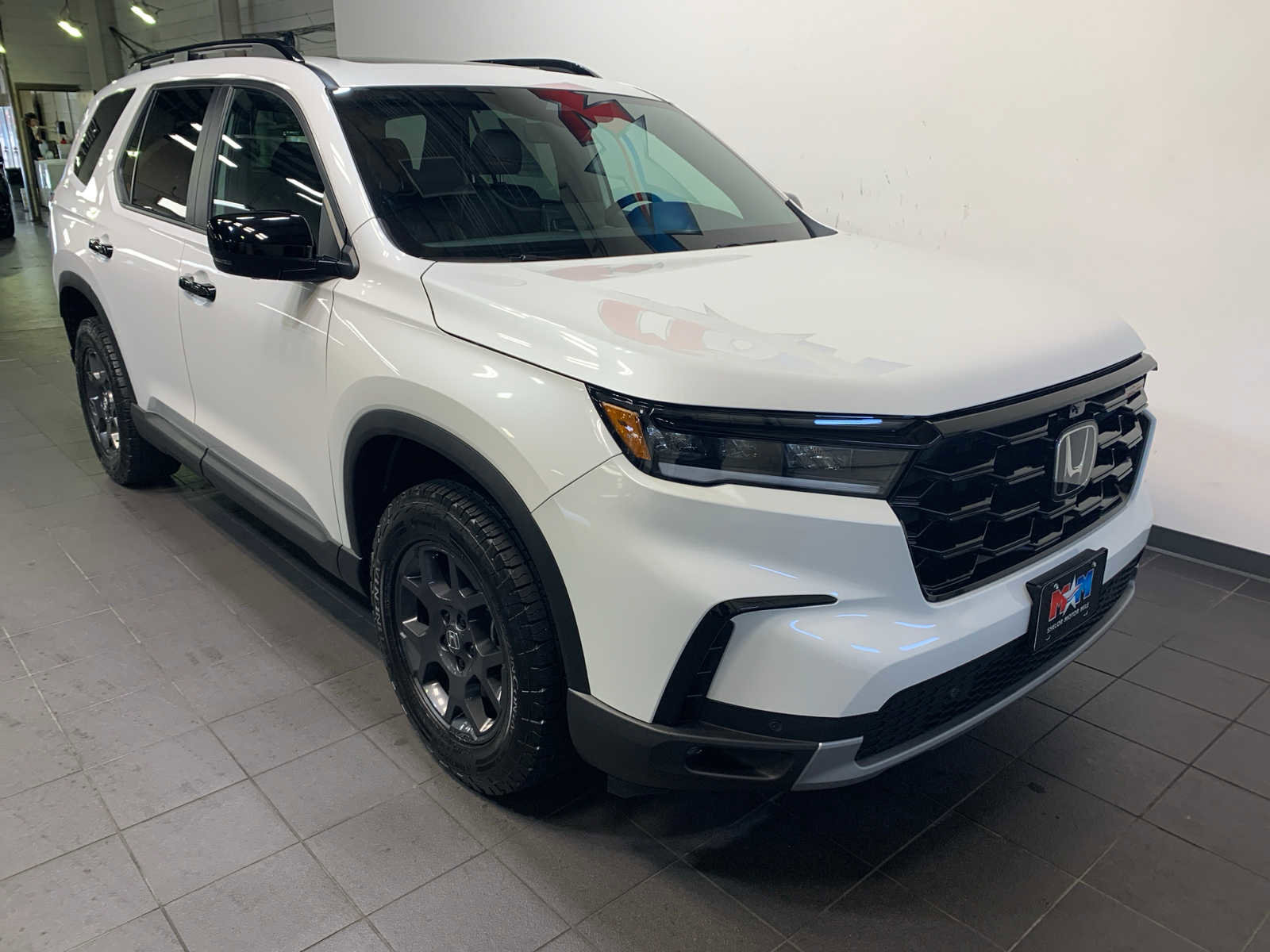 Used 2025 Honda Pilot TrailSport image 2