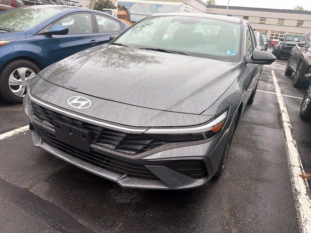 Certified 2025 Hyundai Elantra SEL FWD image 5
