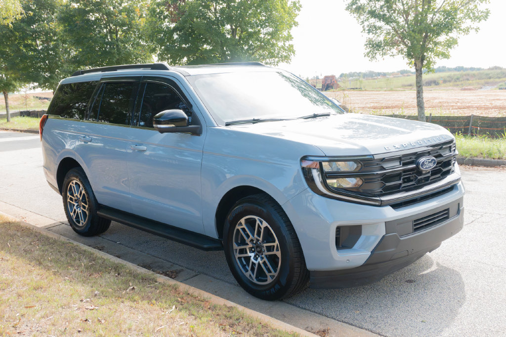 Used 2025 Ford Expedition Active RWD image 6