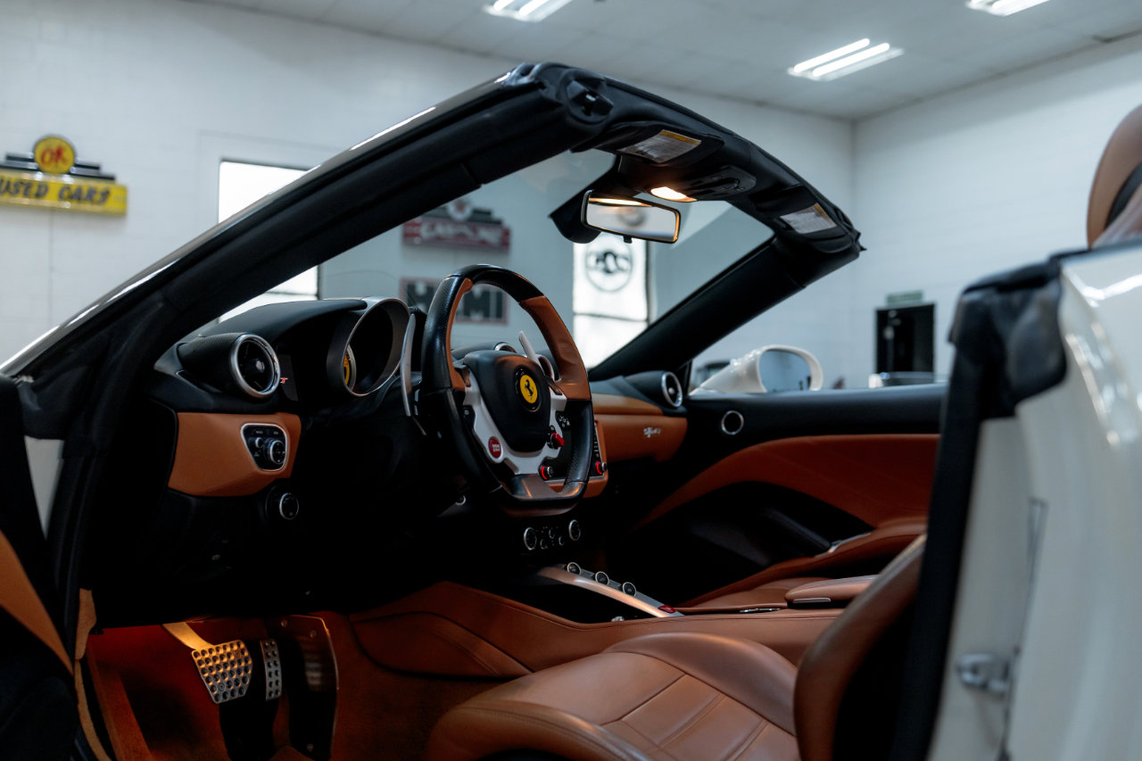 Used 2016 Ferrari California T image 2