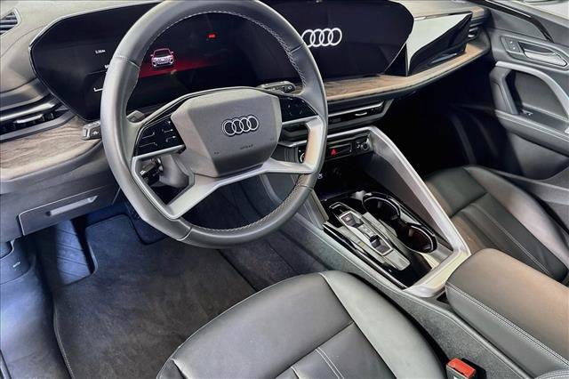 Used 2025 Audi Q5 Premium w/ Convenience Package AWD/4WD image 9