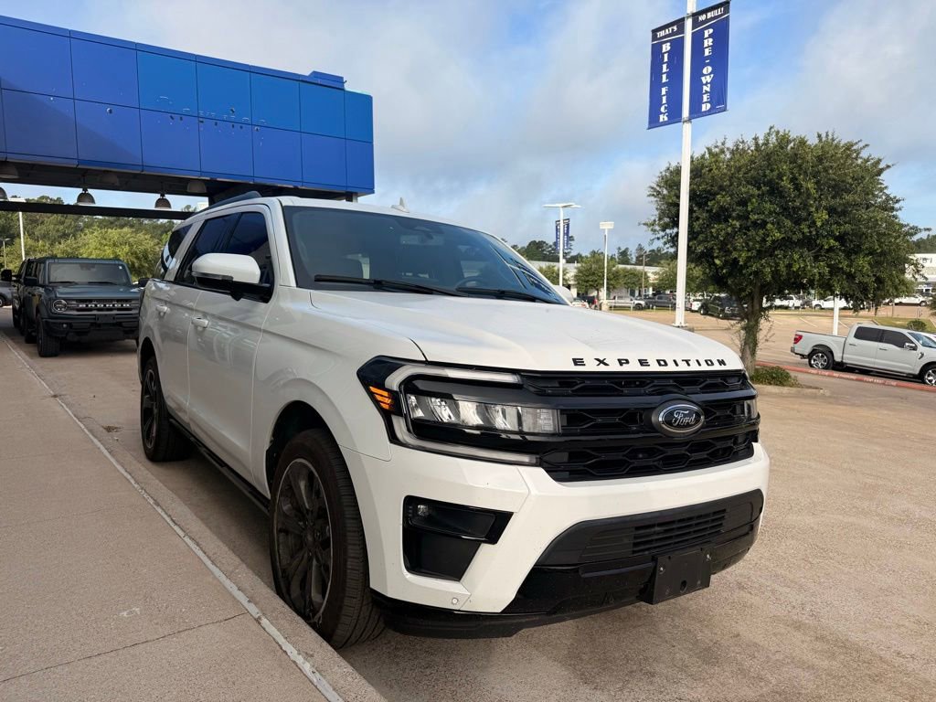 Used 2024 Ford Expedition Limited RWD image 2
