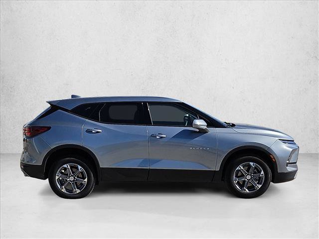 Used 2025 Chevrolet Blazer LT FWD image 4