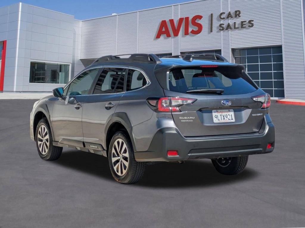 Used 2025 Subaru Outback Premium image 9