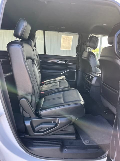 Used 2024 Jeep Wagoneer L Series II w/ Flexible Seating Group AWD/4WD image 30