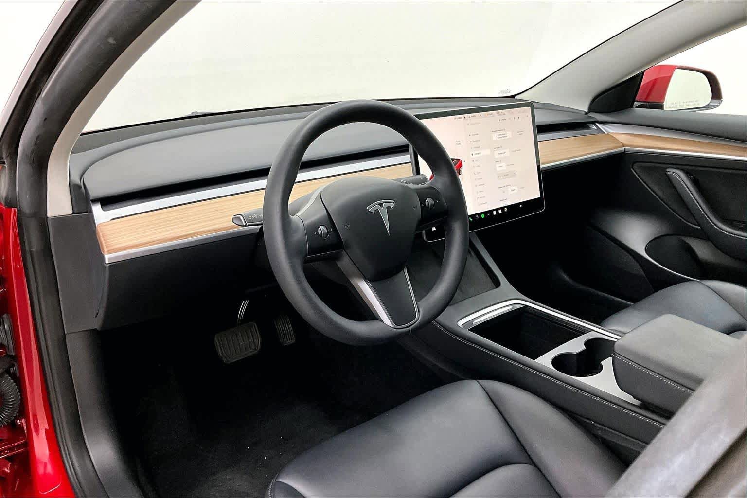 Used 2023 Tesla Model 3 Standard Range image 16