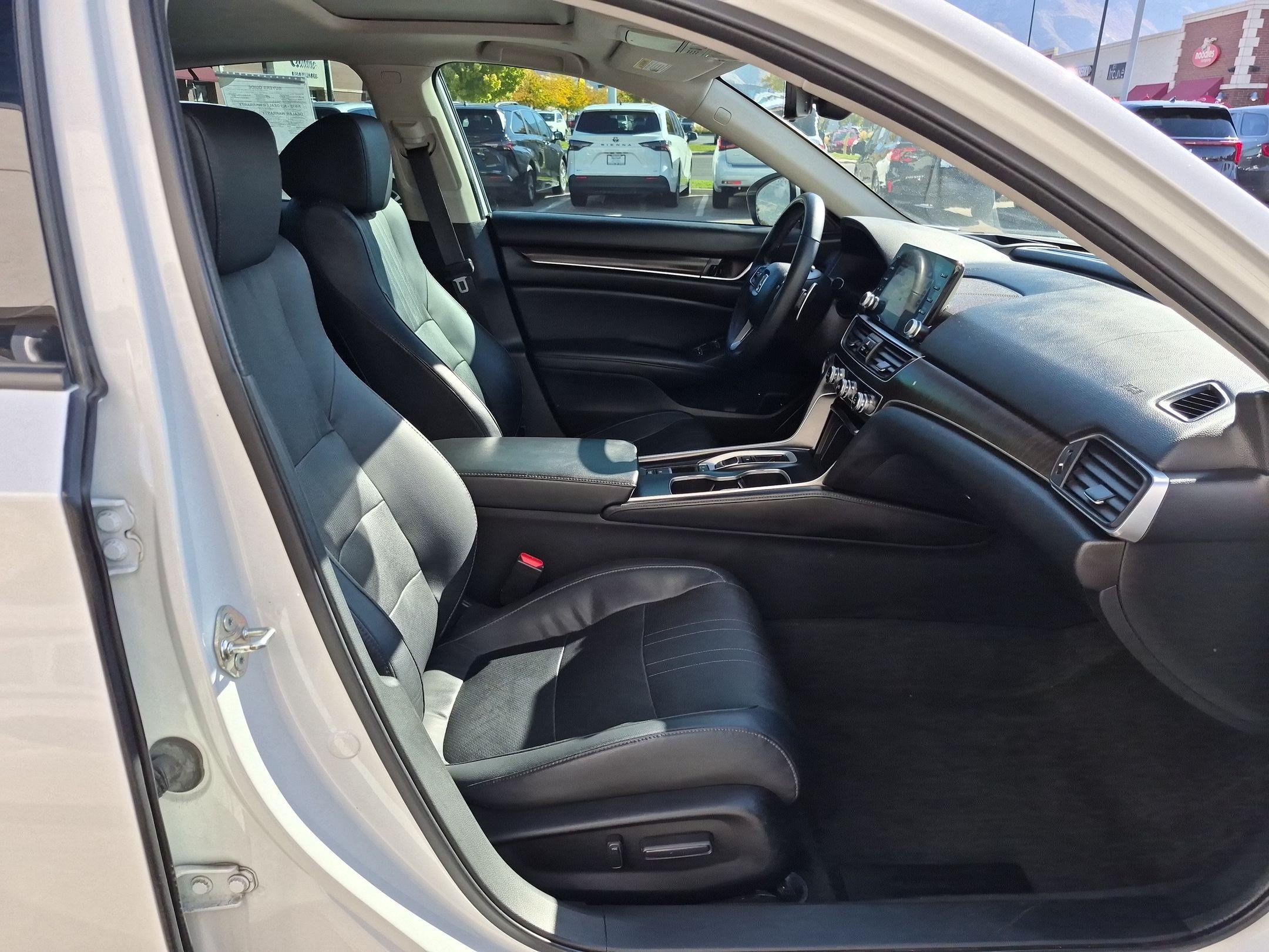 Used 2018 Honda Accord Touring image 34