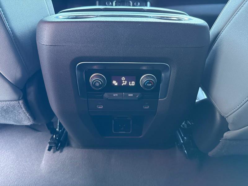 Used 2024 Chevrolet Suburban LT image 35