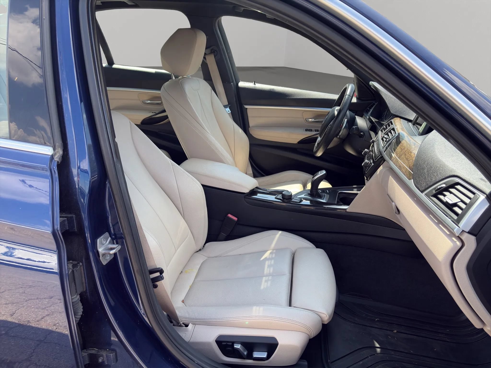 Used 2017 BMW 330i Sedan w/ Premium Package RWD image 18