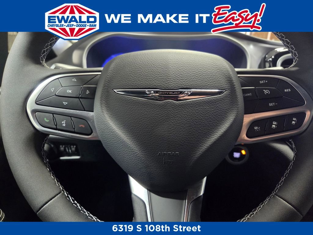 New 2026 Chrysler Pacifica Select image 5