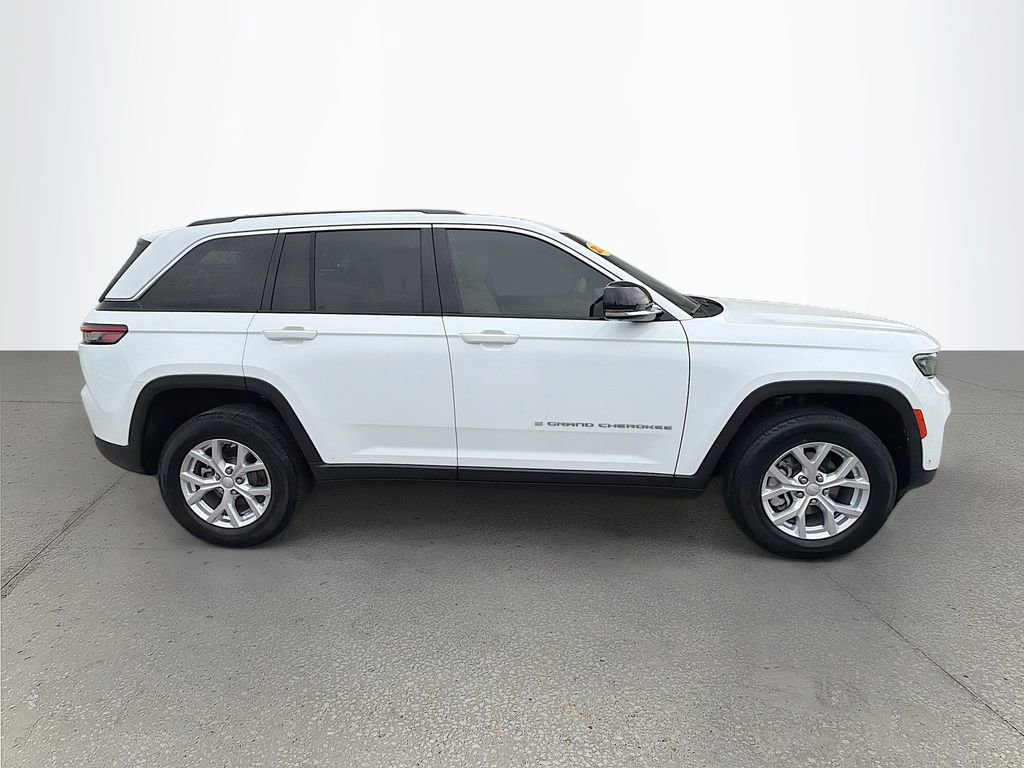 Used 2023 Jeep Grand Cherokee Limited w/ Luxury Tech Group II RWD image 3