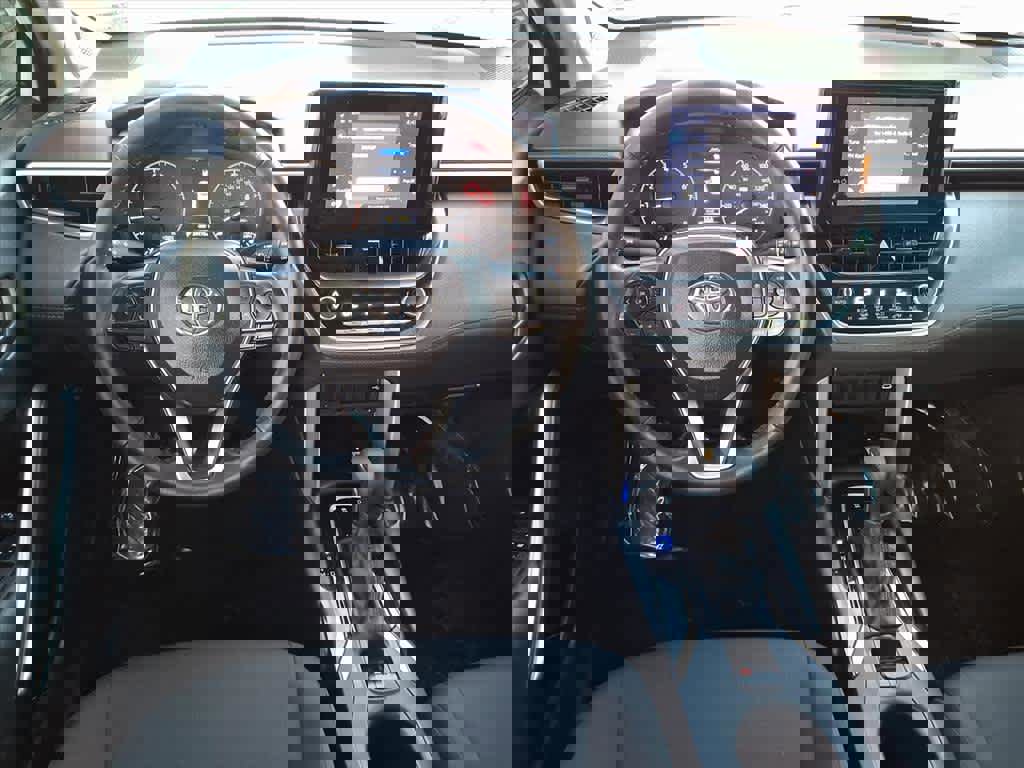 Certified 2023 Toyota Corolla Cross LE image 8