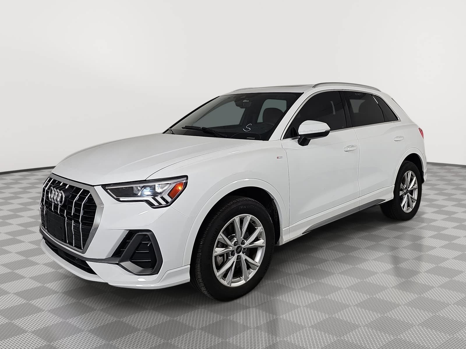 Used 2025 Audi Q3 2.0T Premium w/ Convenience Package AWD/4WD image 4