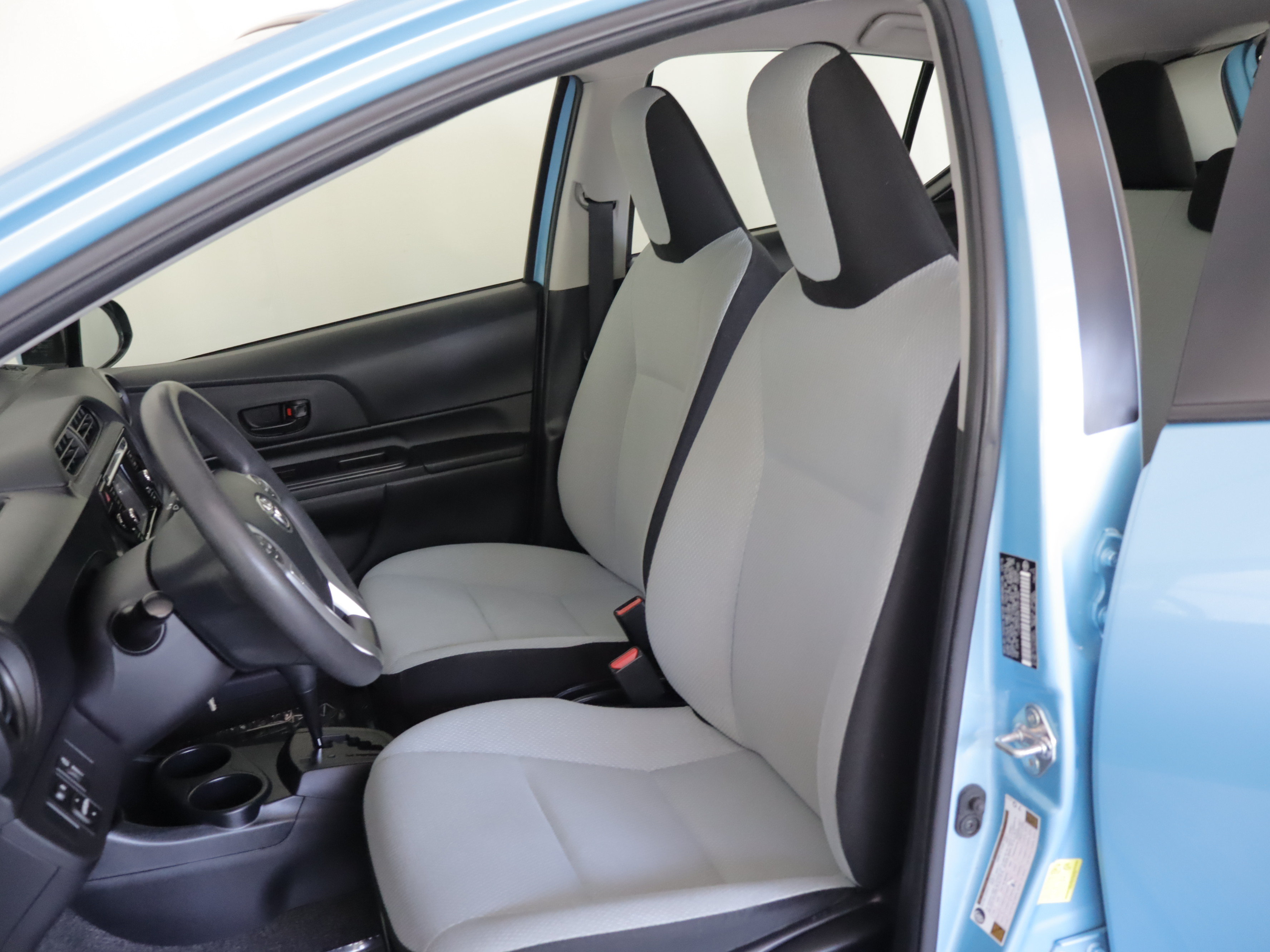 Used 2015 Toyota Prius C One FWD image 7