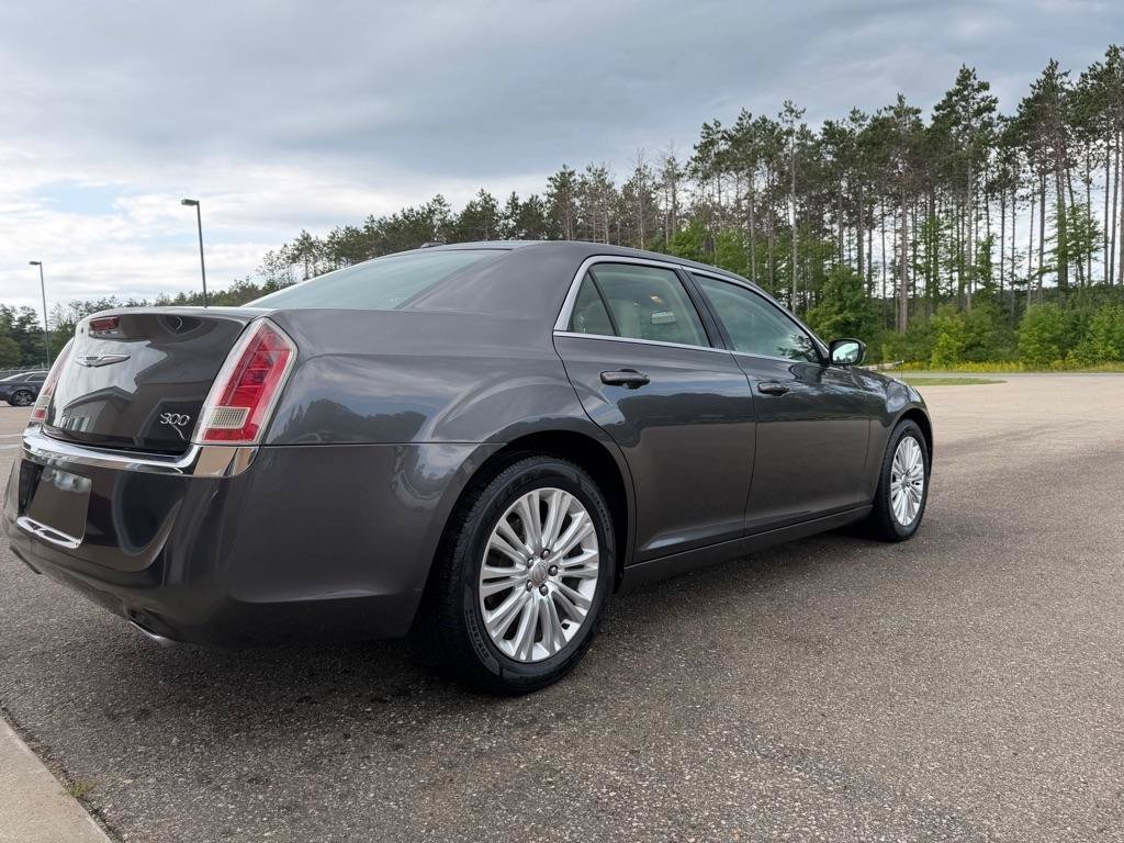 Used 2013 Chrysler 300 AWD w/ Driver Convenience Group image 4