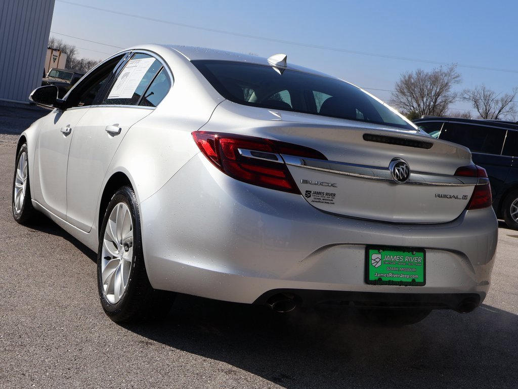 Used 2016 Buick Regal image 3