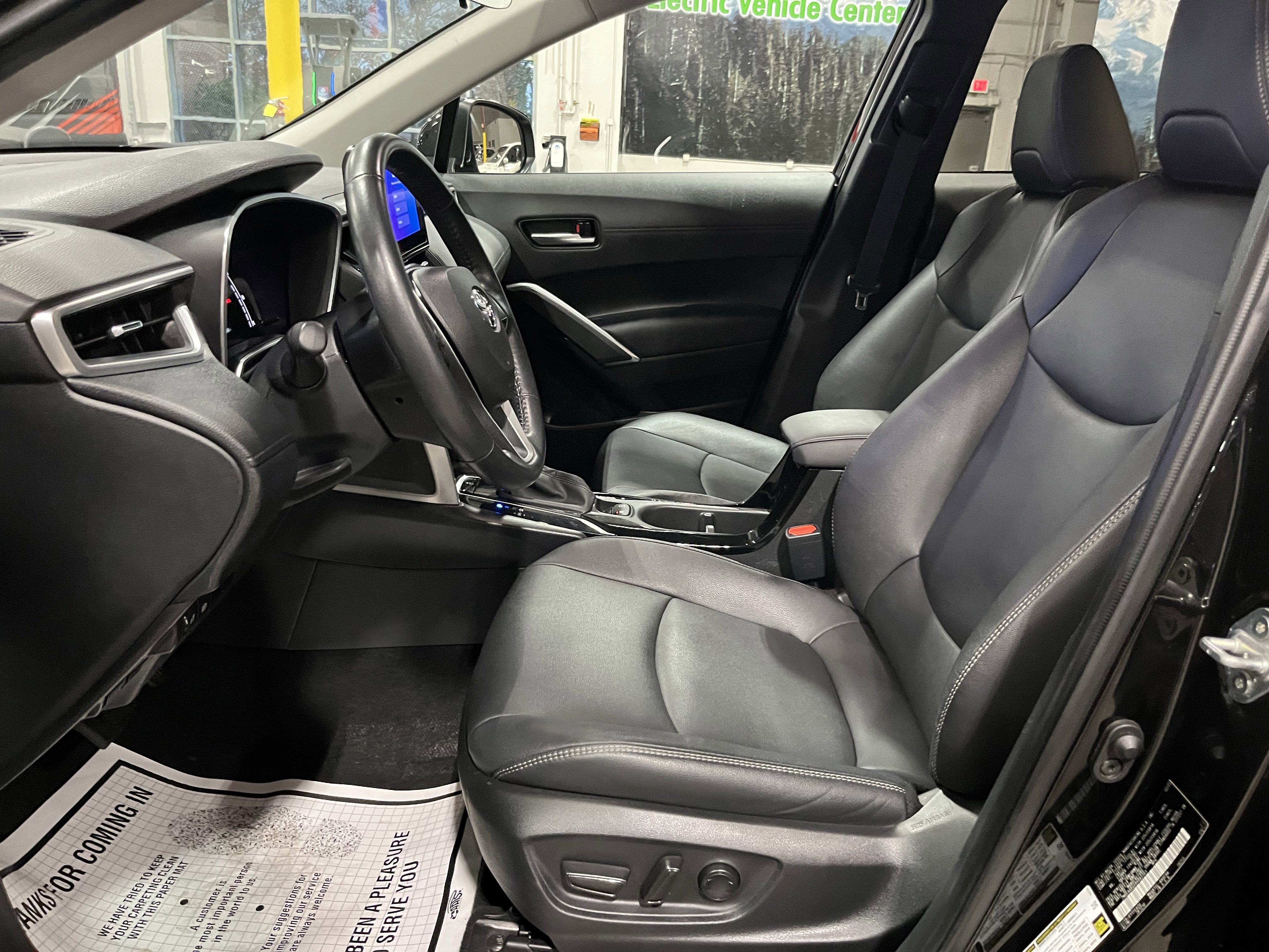 Used 2024 Toyota Corolla Cross XLE image 10