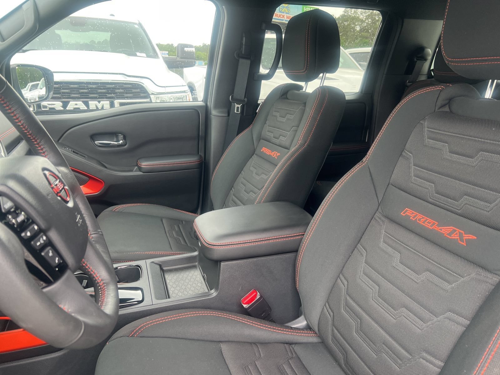 Used 2025 Nissan Frontier PRO-4X AWD/4WD image 8