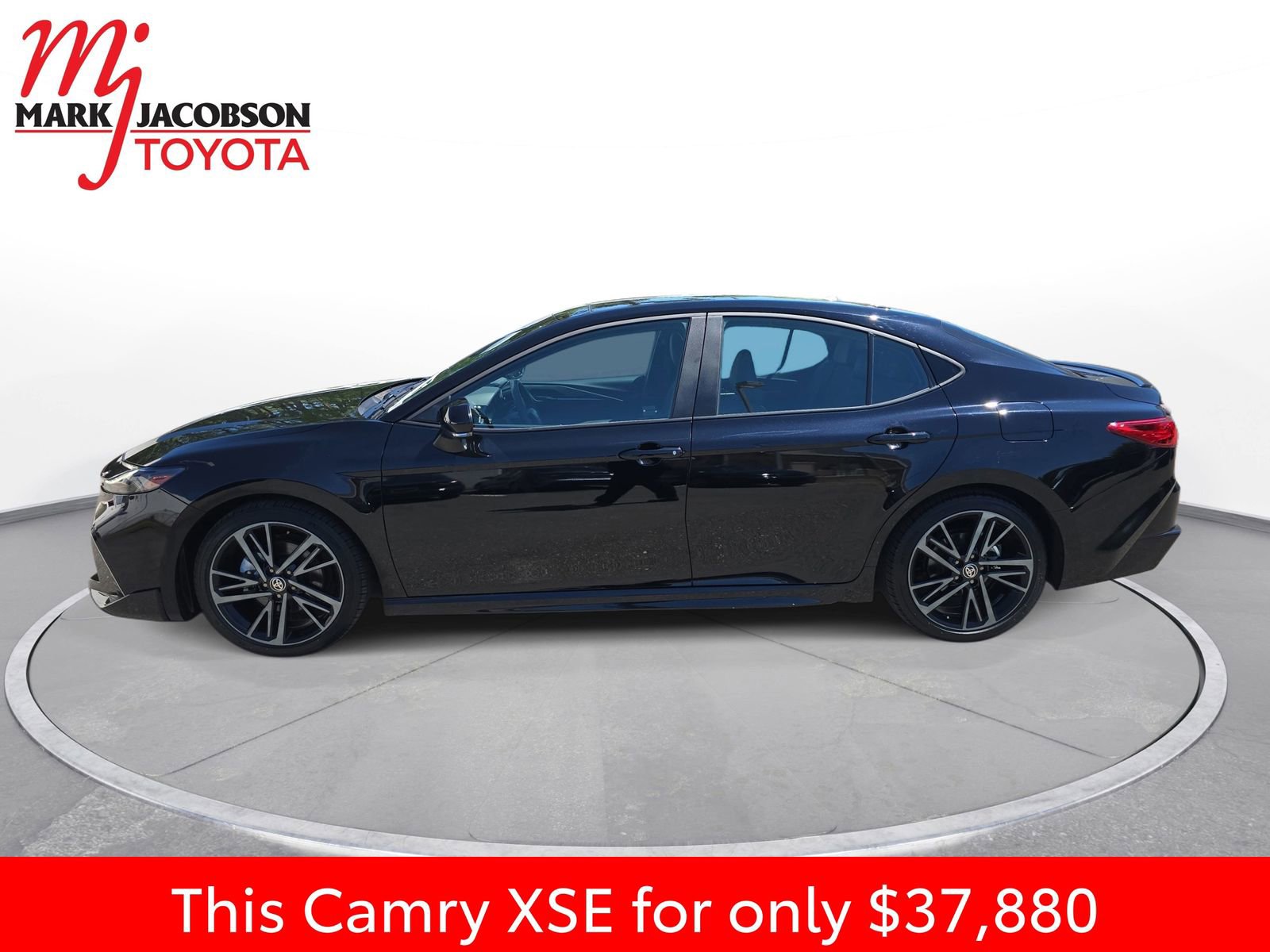 Used 2025 Toyota Camry XSE FWD image 14