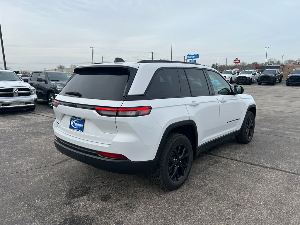 Used 2024 Jeep Grand Cherokee Altitude AWD/4WD image 5