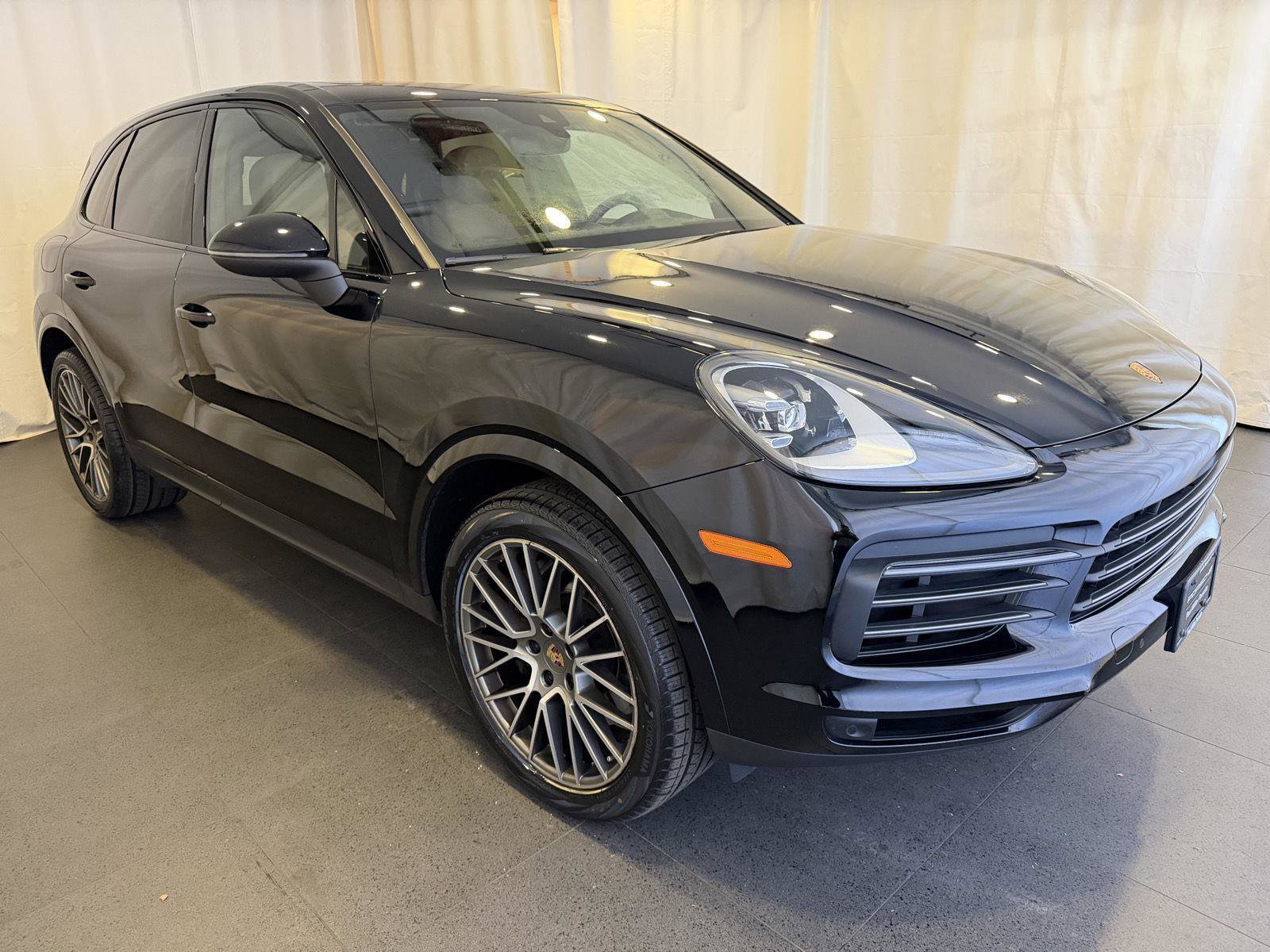 Certified 2022 Porsche Cayenne Platinum Edition image 7