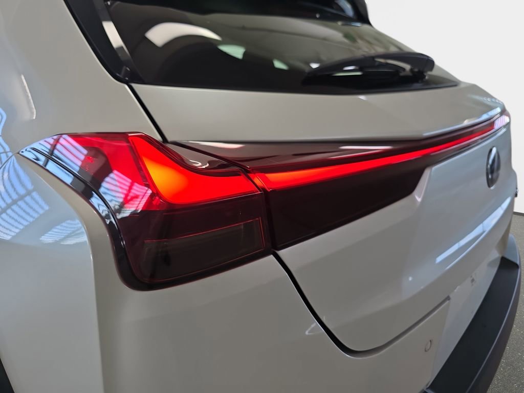 Used 2021 Lexus UX 250h AWD/4WD image 32