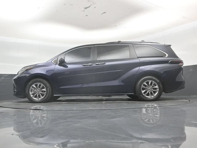 Used 2023 Toyota Sienna XLE FWD image 55