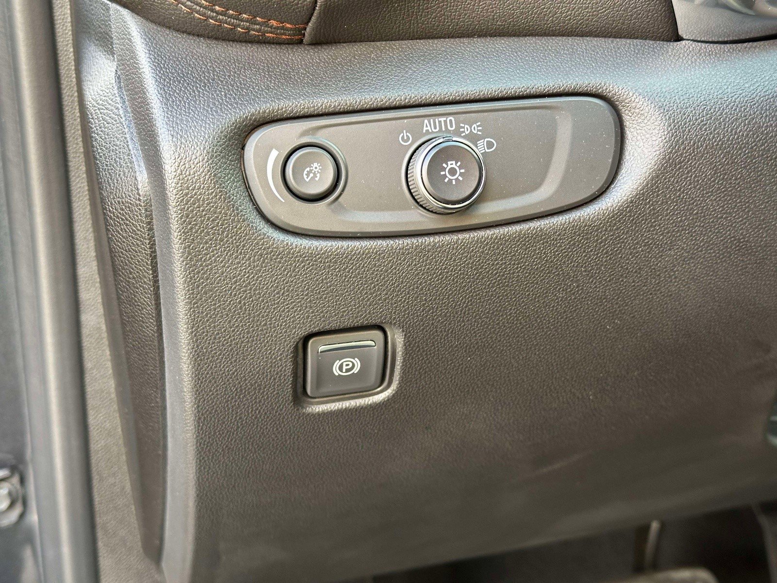 Certified 2022 Chevrolet Blazer Premier w/ Enhanced Convenience Package image 17