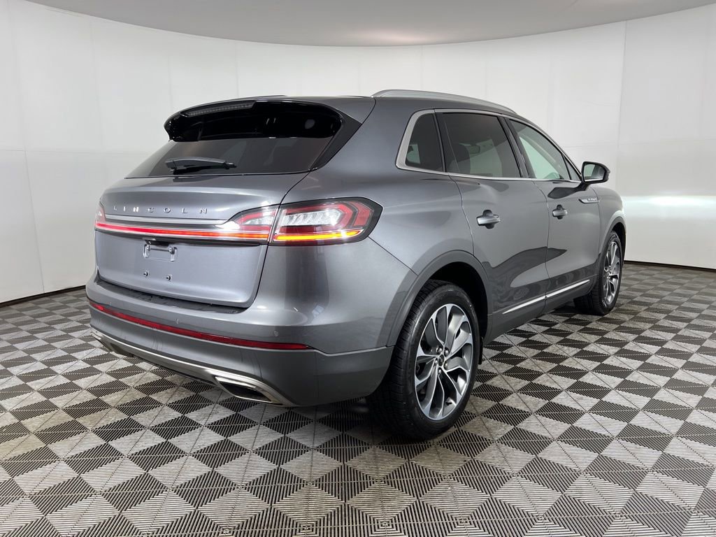 Used 2022 Lincoln Nautilus Reserve w/ Luxury Package image 4