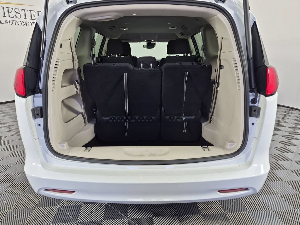 Used 2023 Chrysler Voyager LX FWD image 32
