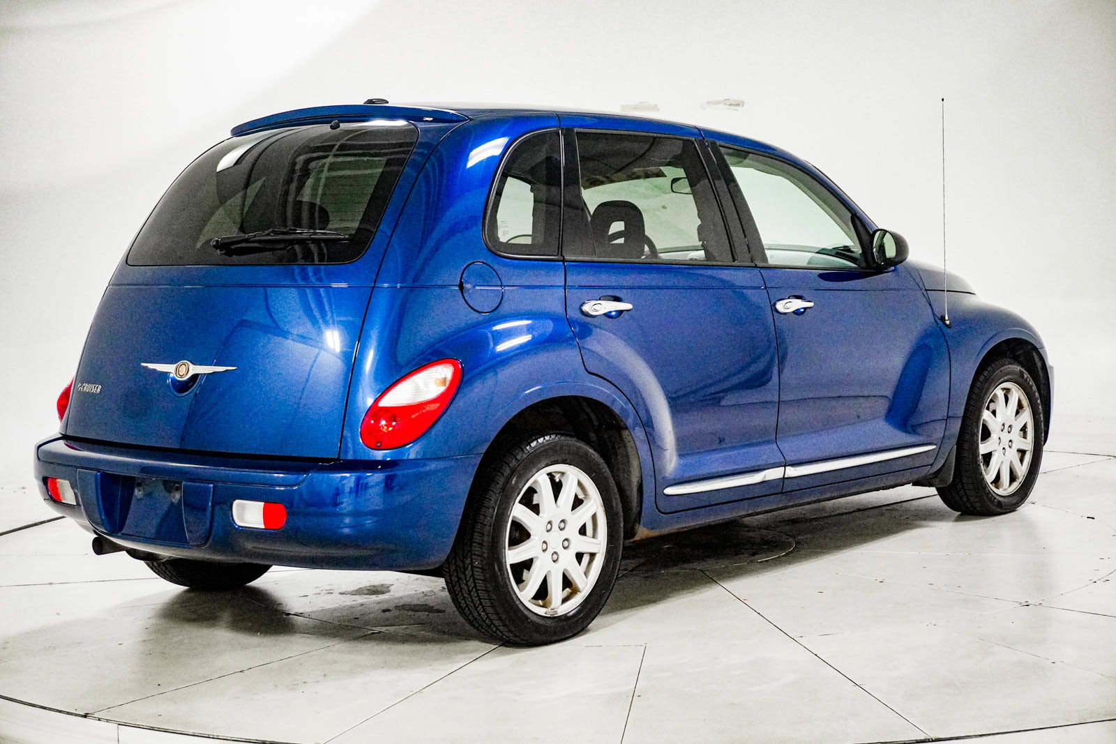 Used 2010 Chrysler PT Cruiser FWD image 10