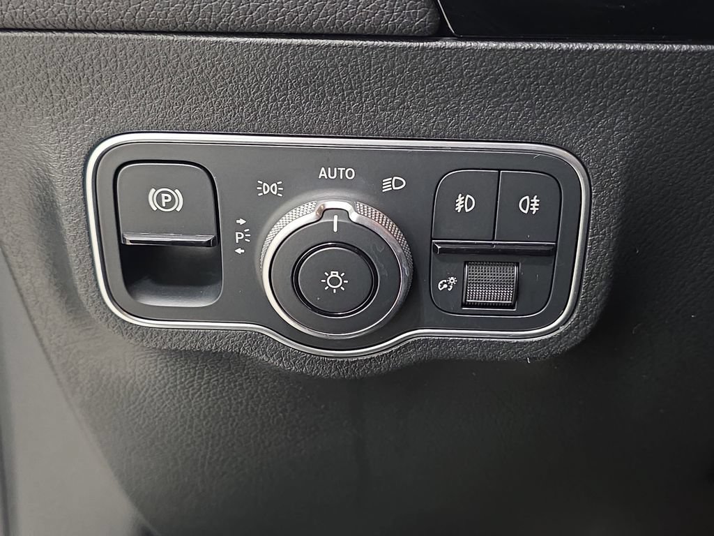 Used 2025 Mercedes-Benz GLA 250 4MATIC image 24