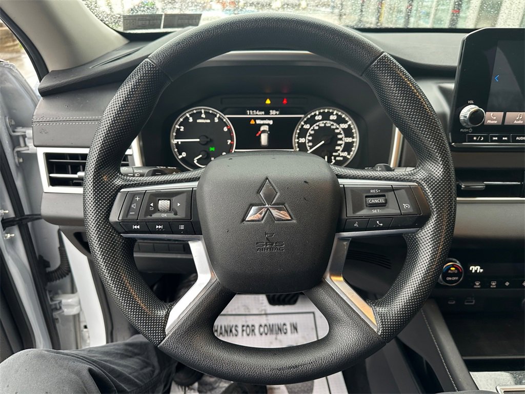 Used 2023 Mitsubishi Outlander ES image 15