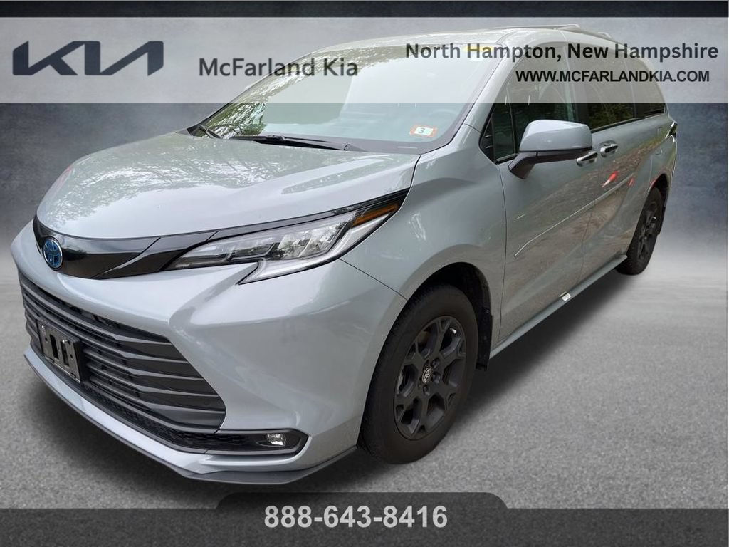 Used 2025 Toyota Sienna XLE Woodland Edition