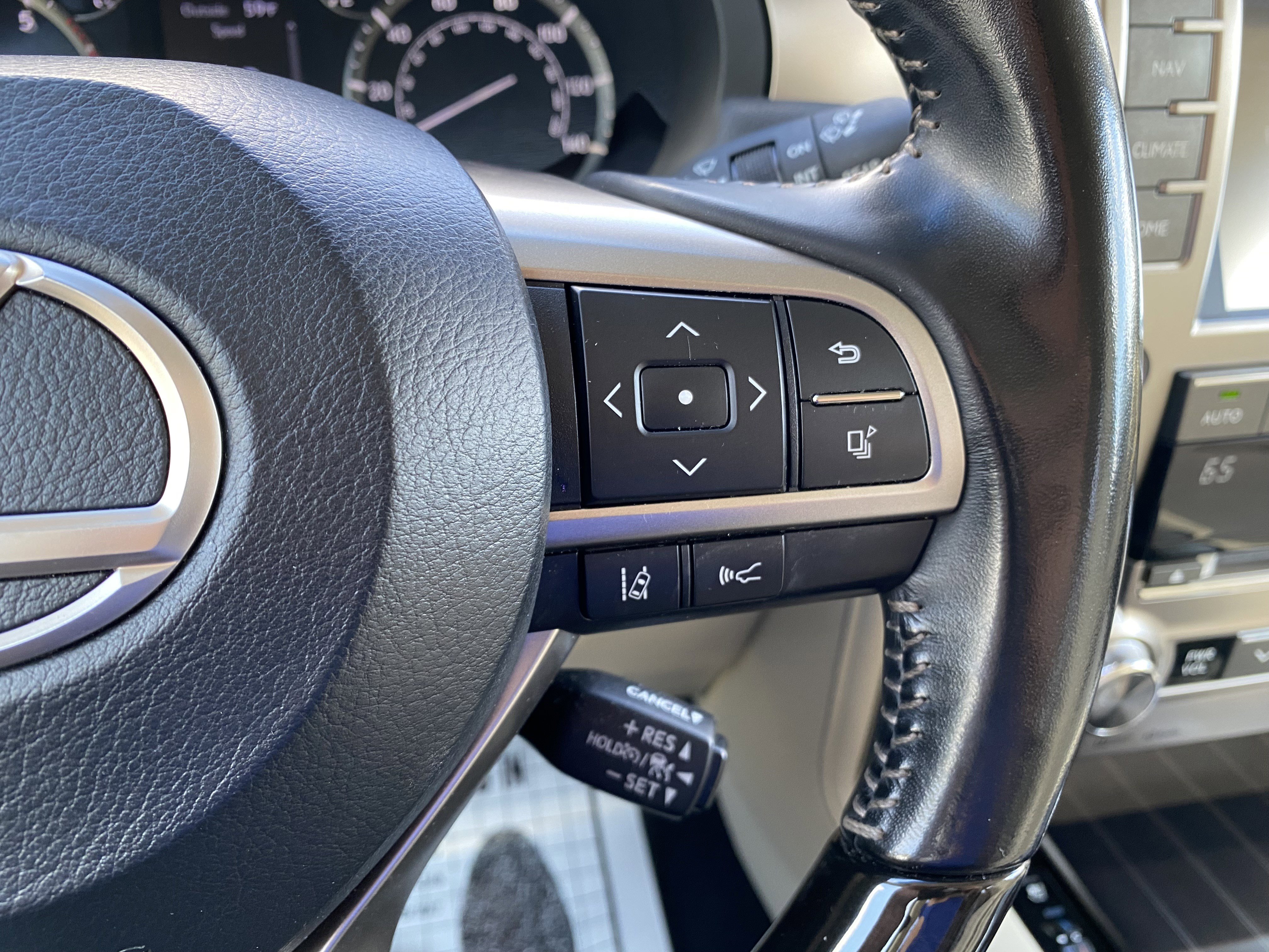 Used 2020 Lexus GX 460 Premium w/ Premium Package image 21