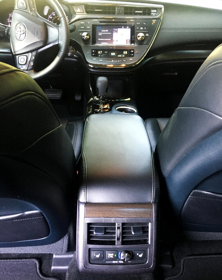 Used 2018 Toyota Avalon XLE Premium image 21