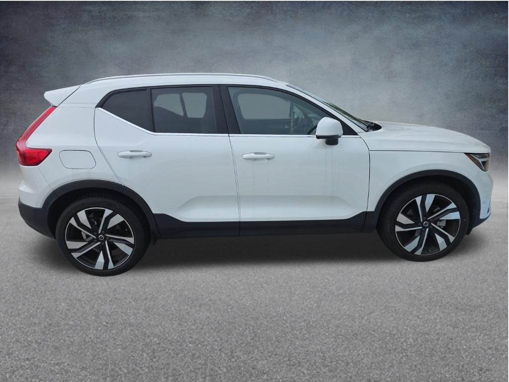 Used 2023 Volvo XC40 B5 Plus w/ Driver Assist Package AWD/4WD image 6