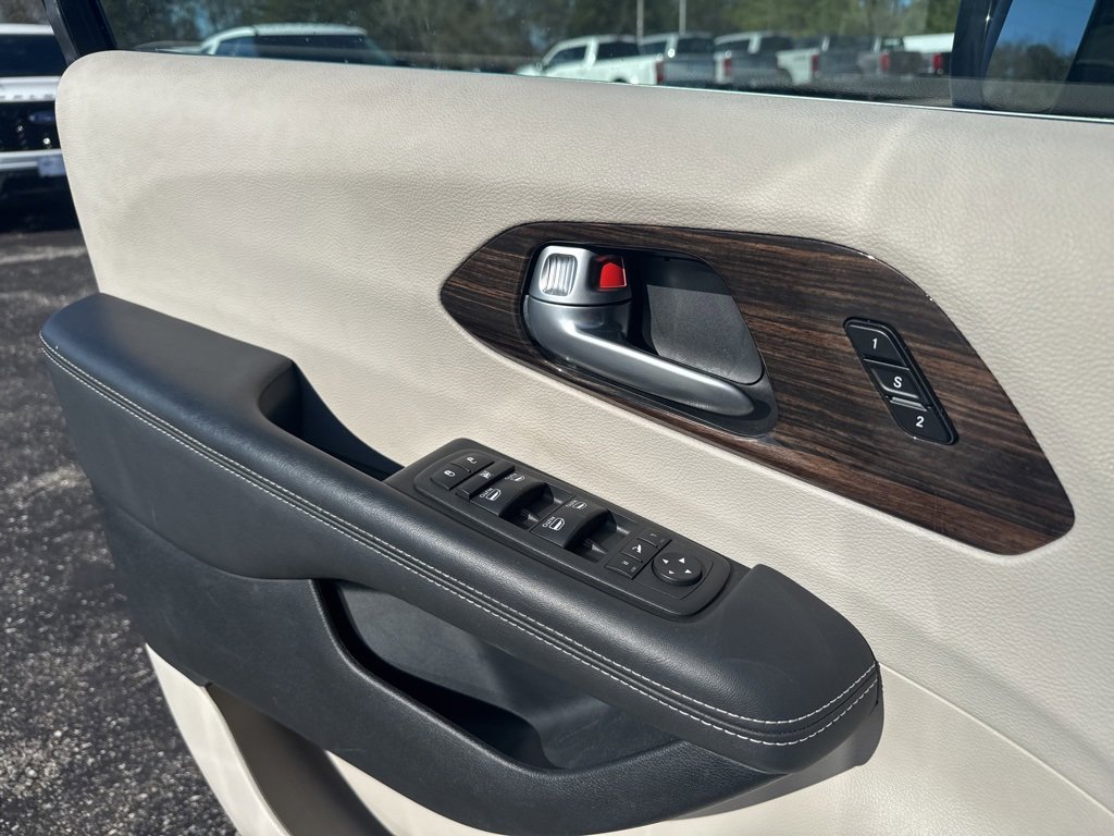 Used 2024 Chrysler Pacifica Limited image 29