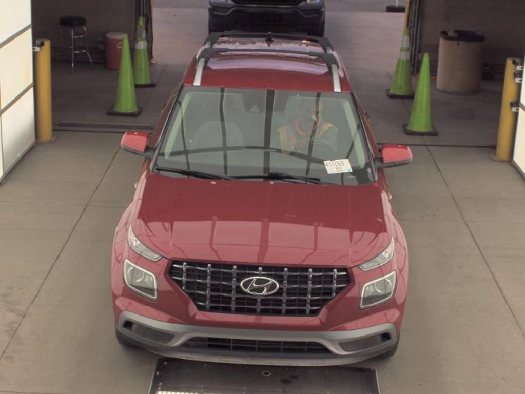 Used 2021 Hyundai Venue SEL FWD image 2