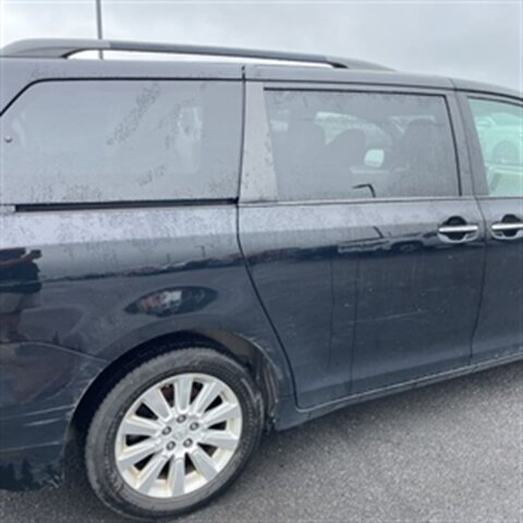 Used 2015 Toyota Sienna XLE w/ XLE Navigation Package AWD/4WD image 9