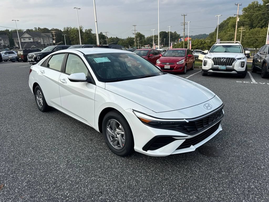 New 2026 Hyundai Elantra SE FWD image 3