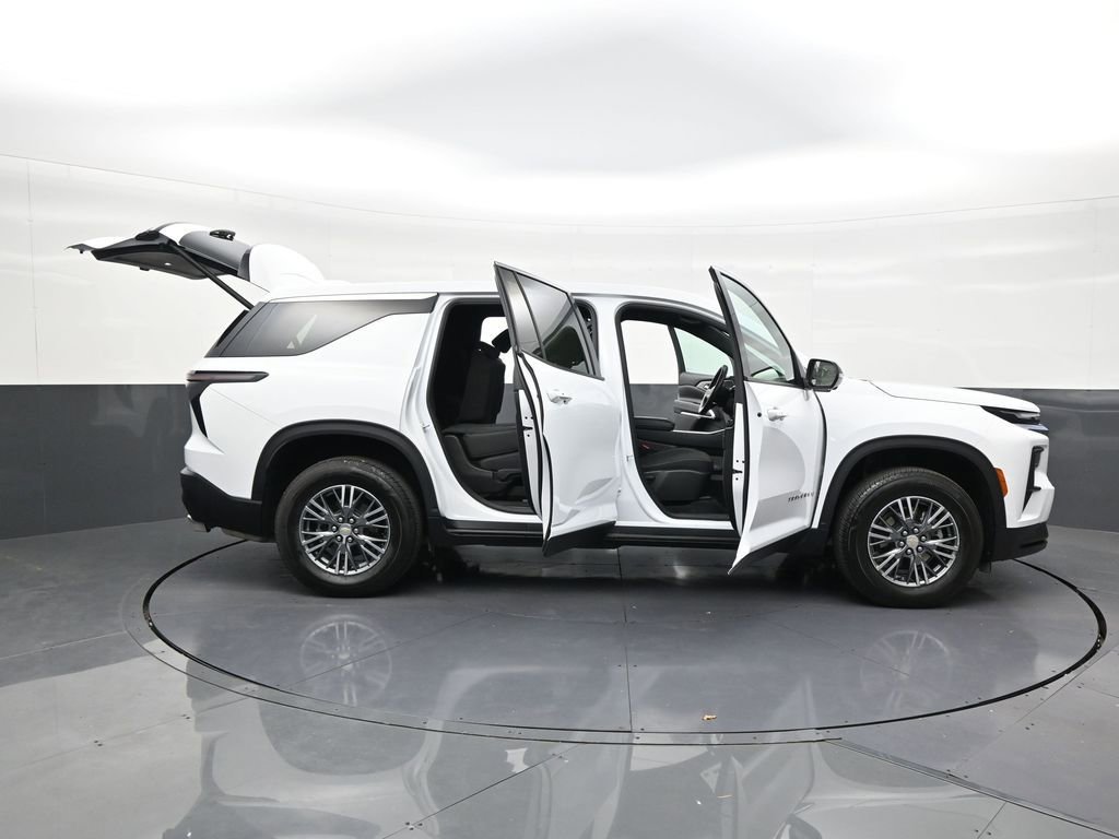 Used 2024 Chevrolet Traverse LS FWD image 30