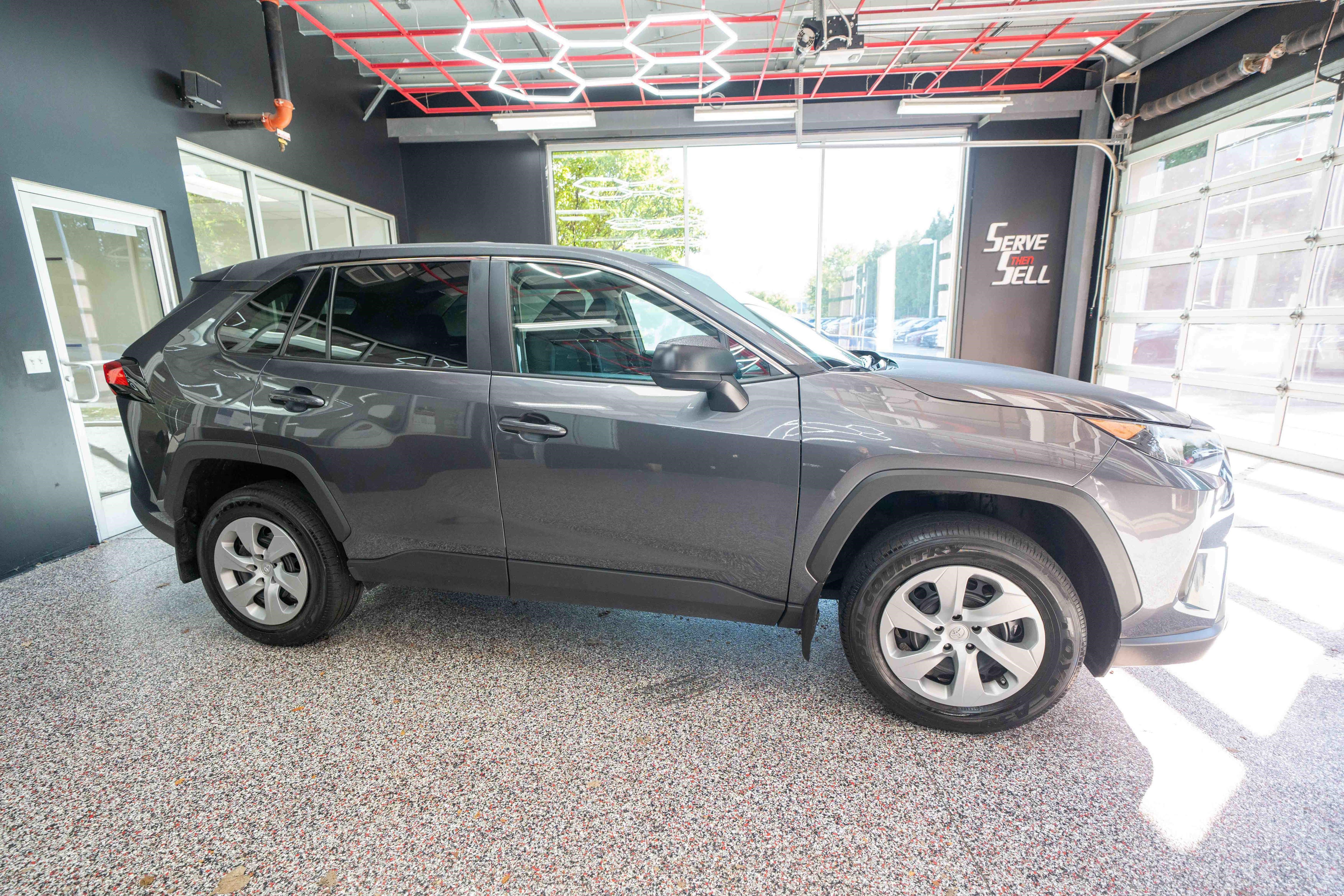 Used 2022 Toyota RAV4 LE AWD/4WD image 5