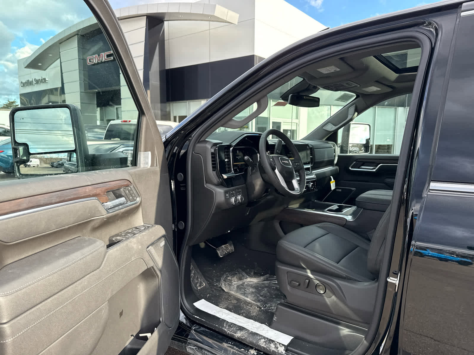 New 2026 GMC Sierra 2500 SLT w/ SLT Premium Package image 18