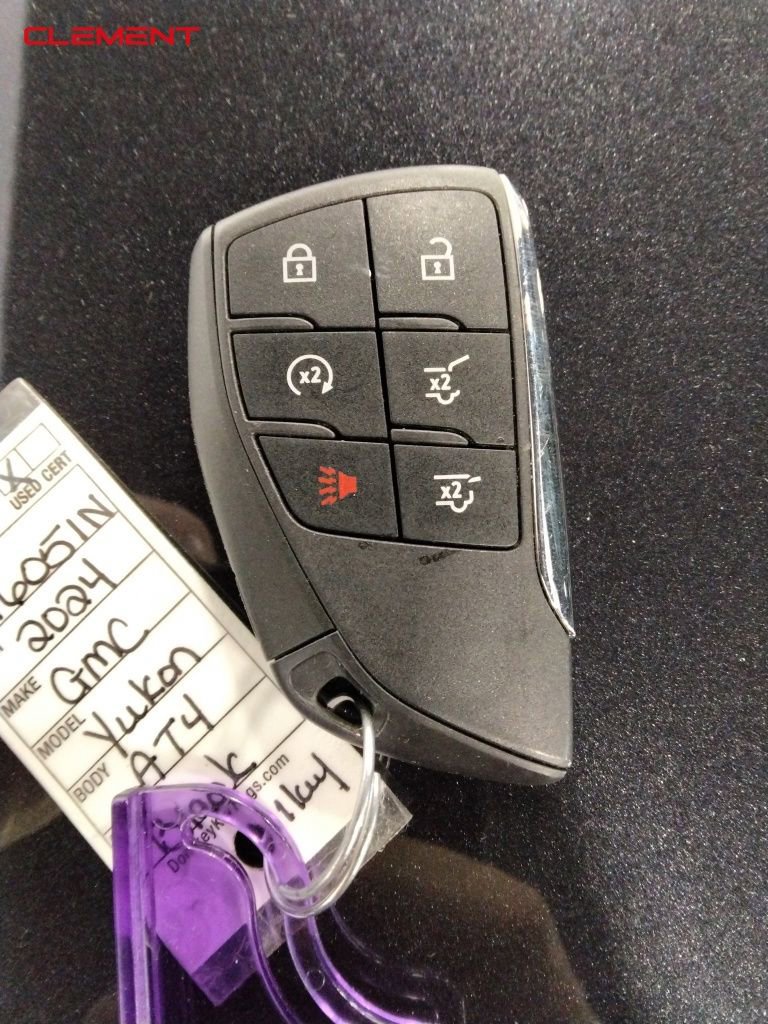 Used 2024 GMC Yukon AT4 image 44