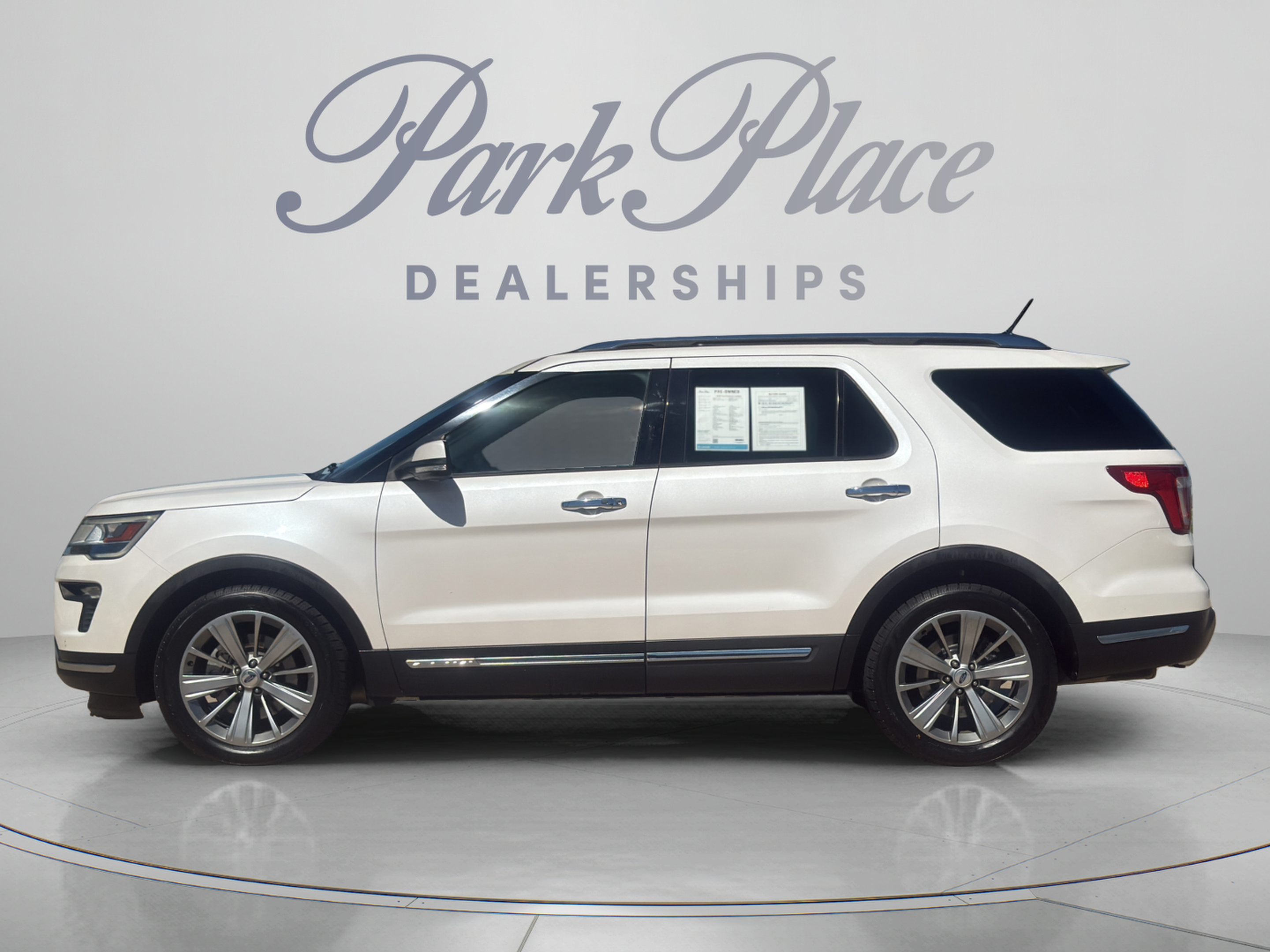 Used 2018 Ford Explorer Limited FWD image 2